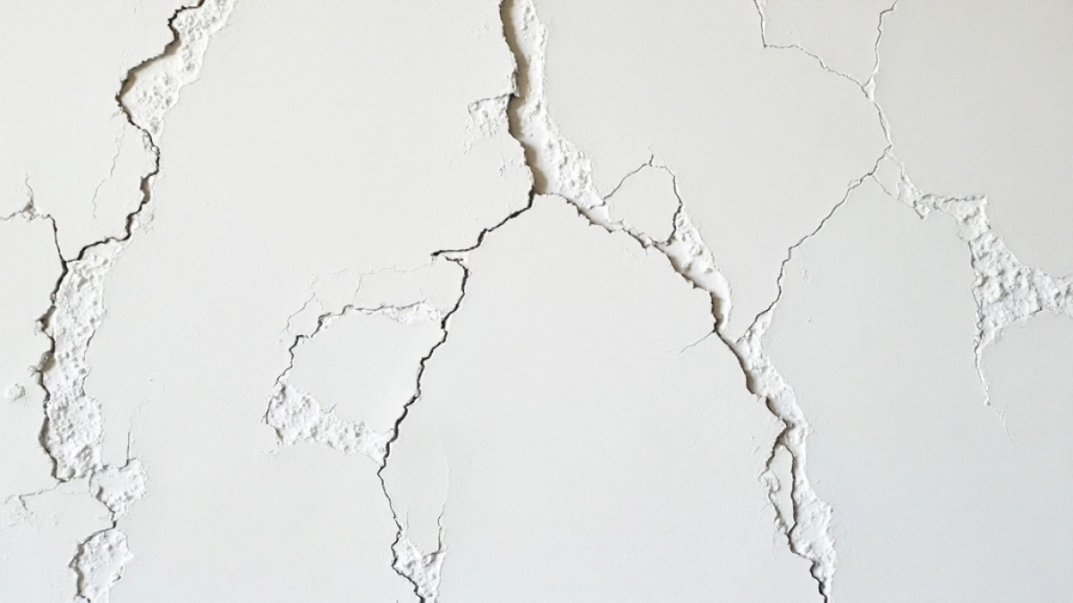 Farba strukturalna na nierówne ściany