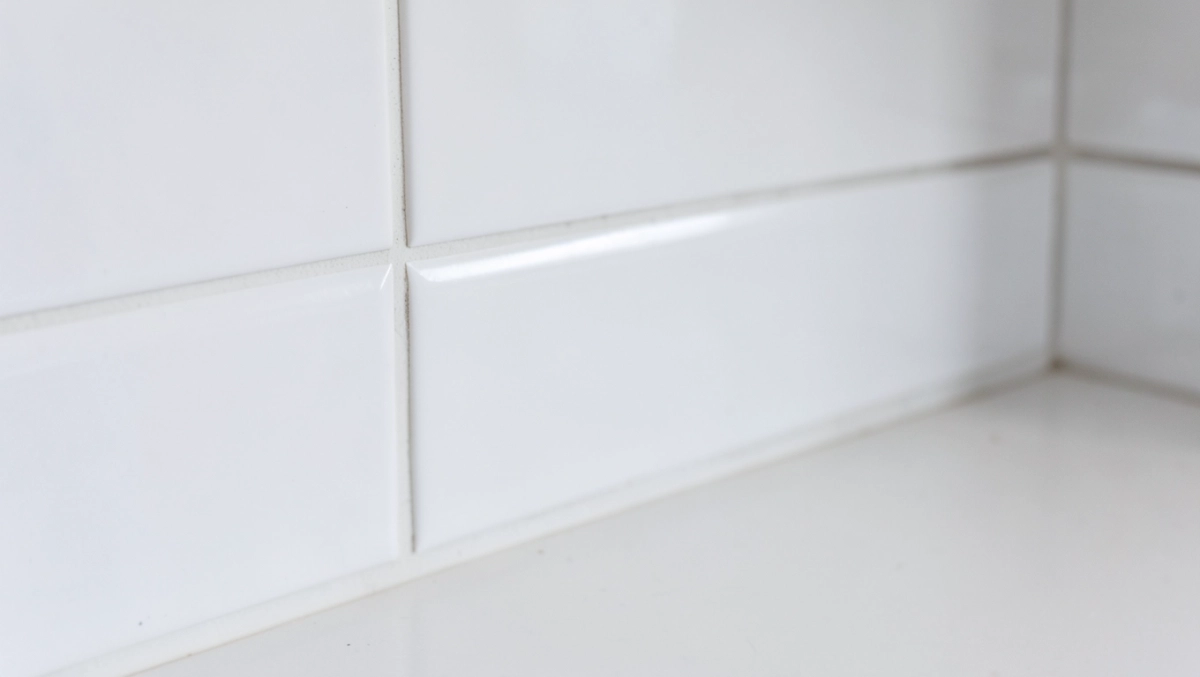 Jak zakończyć płytki na ścianie w kuchni