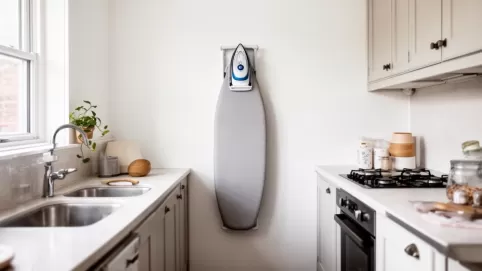 Deska do prasowania mocowana do ściany