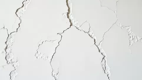 Farba strukturalna na nierówne ściany