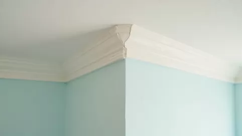 Jak odciąć sufit od ściany bez taśmy